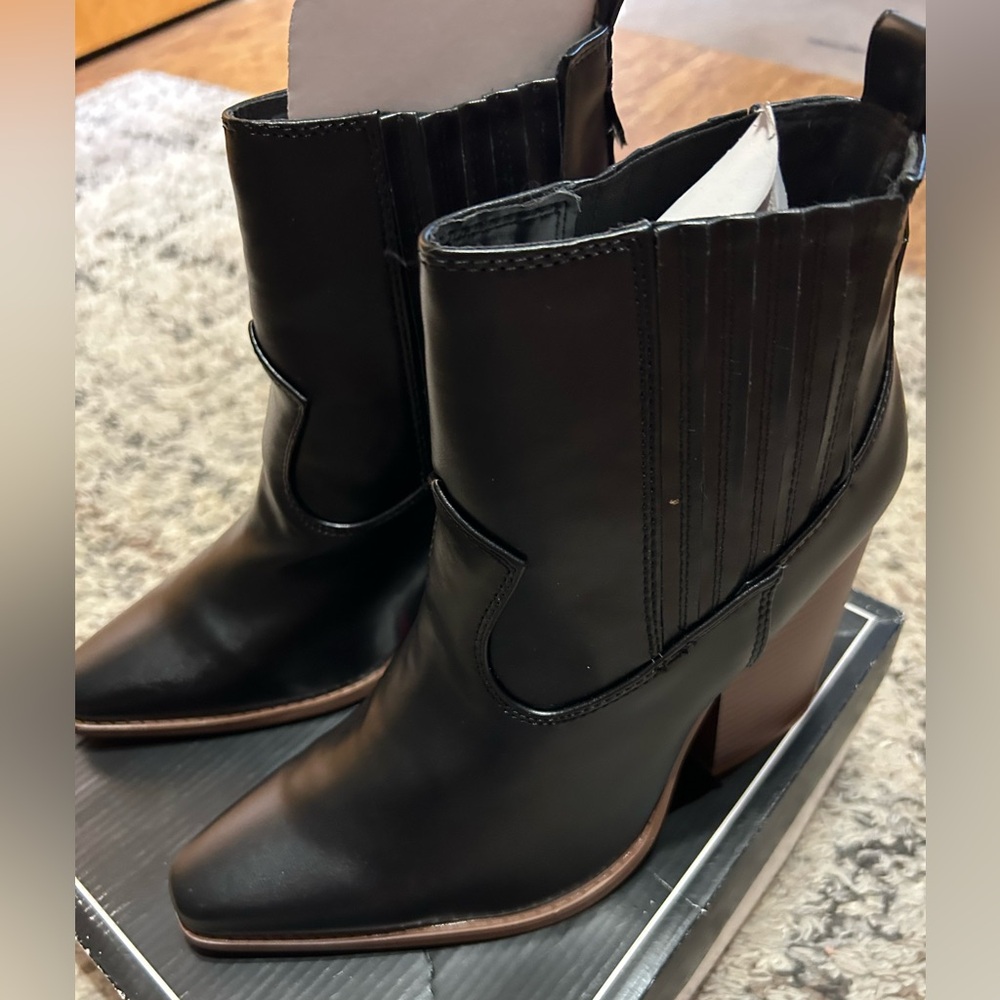 NWOT black boots size